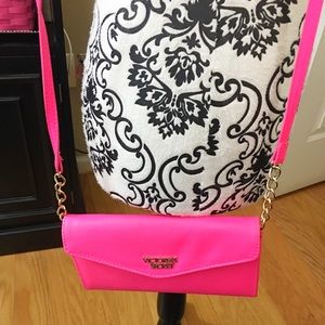 VICTORIA’S SECRET NEON PINK CROSSBODY BAG!